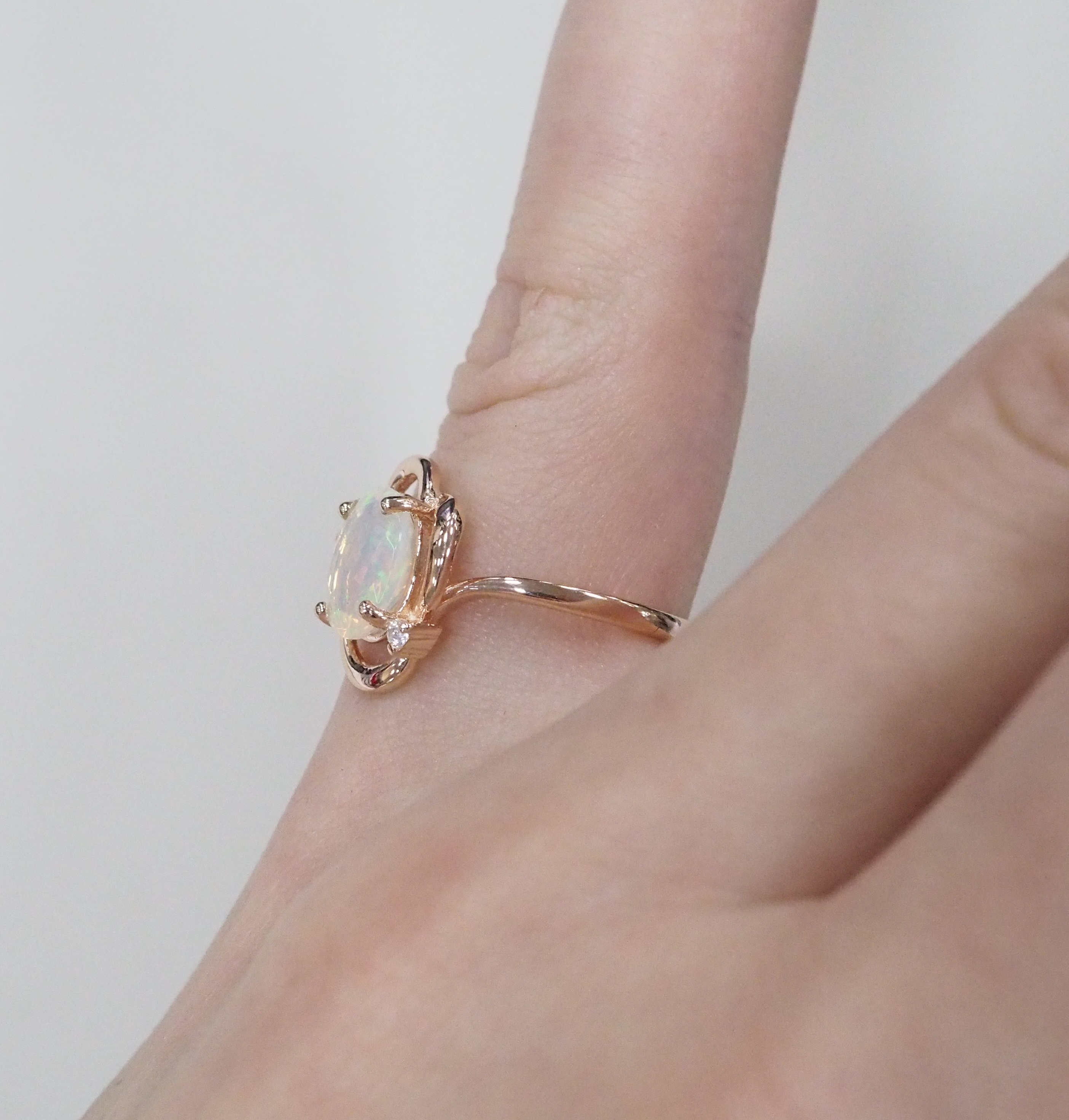 Серебряное кольцо с опалом